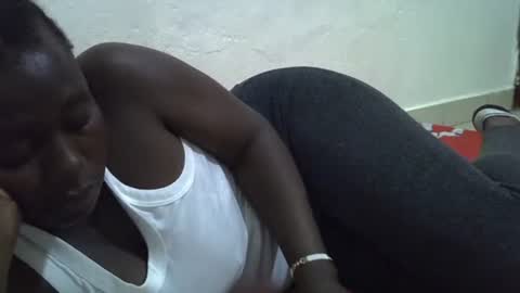 Snapshot of darling_ella chatting on April 9, 2026, 8:09 am darling_ella online show from April 9, 2026, 8:09 am