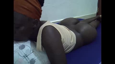 Snapshot of darling_ella chatting on May 17, 2026, 8:16 pm darling_ella online show from May 17, 2026, 8:16 pm