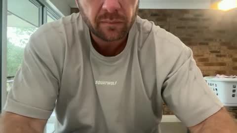 dartanian0001 online show from October 28, 2025, 4:27 am