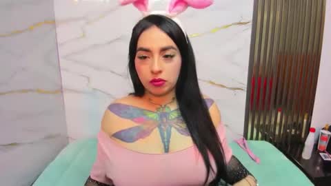 dashamiller_ online show from November 27, 2025, 12:40 pm