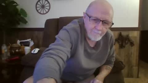 Snapshot of dave571960 chatting on February 6, 2025, 12:16 pm dave571960 online show from February 6, 2025, 12:16 pm