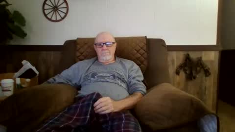 Snapshot of dave571960 chatting on September 20, 2025, 10:38 am dave571960 online show from September 20, 2025, 10:38 am