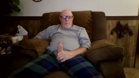 Snapshot of dave571960 chatting on October 19, 2025, 10:49 am dave571960 online show from October 19, 2025, 10:49 am