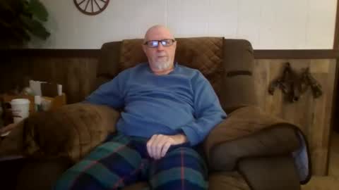 Snapshot of dave571960 chatting on November 27, 2025, 11:45 am dave571960 online show from November 27, 2025, 11:45 am