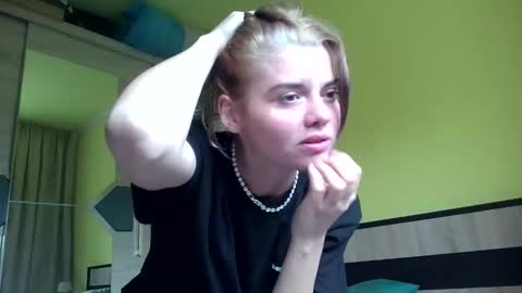 Snapshot of dave_cassie chatting on December 2, 2025, 8:52 am Cassie and Dave online show from December 2, 2025, 8:52 am