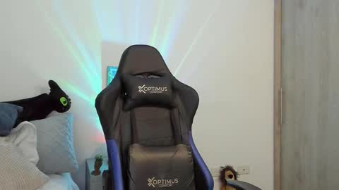 DAVE MAX online show from October 26, 2025, 2:28 am