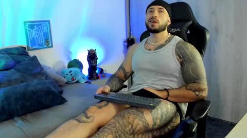 DAVE MAX online show from November 22, 2025, 2:43 am