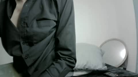 Snapshot of david_asturias chatting on December 6, 2024, 2:24 am David Asturias online show from December 6, 2024, 2:24 am