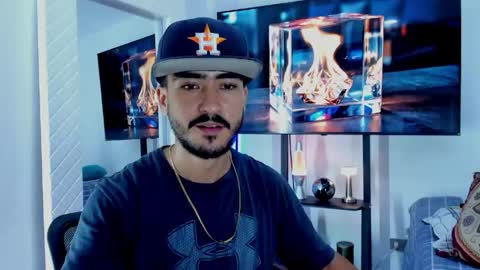 Snapshot of david_johnson372 chatting on May 29, 2026, 12:30 am Hey im David that loves to explore and speak their fantasies. Very open talktative and nice. Feel free to chat with me online show from May 29, 2026, 12:30 am