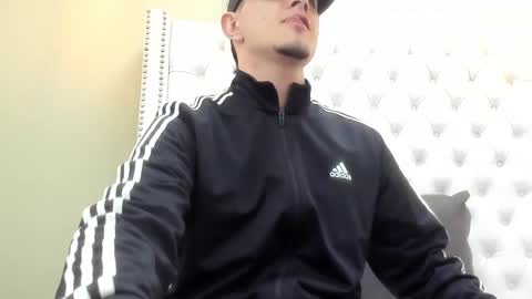 david_victoriaa online show from September 18, 2025, 1:13 pm