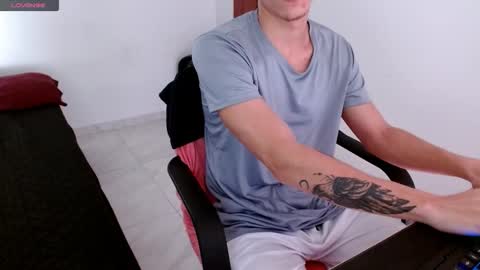 davidsalazar33 online show from September 13, 2025, 5:35 pm