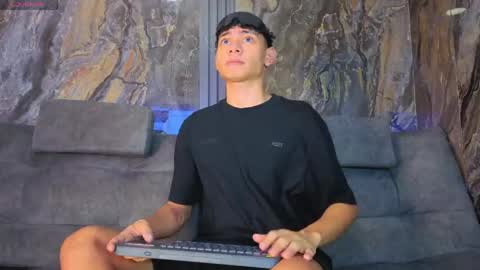 Snapshot of daviid_laid_ chatting on May 14, 2026, 8:04 pm David online show from May 14, 2026, 8:04 pm