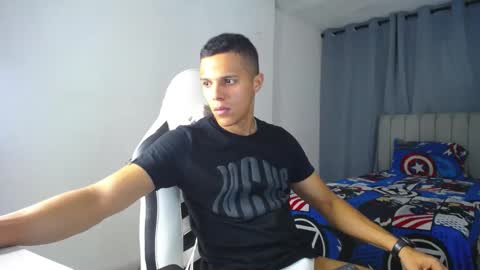 Snapshot of davisito7 chatting on January 2, 2025, 2:43 am David Angel online show from January 2, 2025, 2:43 am