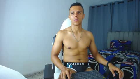 Snapshot of davisito7 chatting on January 30, 2025, 4:58 am David Angel online show from January 30, 2025, 4:58 am