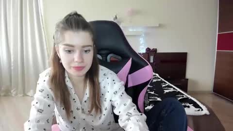 dazdrasmigdasue online show from January 13, 2025, 11:19 am