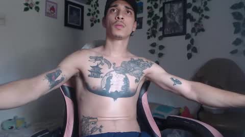 Snapshot of dazzayyy chatting on December 22, 2024, 8:36 pm dazzayy online show from December 22, 2024, 8:36 pm