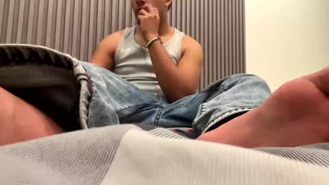 dboyyyyyyyyyy online show from April 5, 2026, 8:11 am