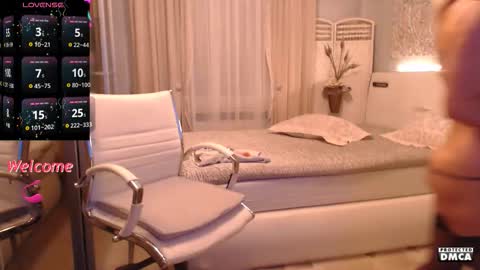 DeaLux  online show from November 27, 2025, 5:15 pm