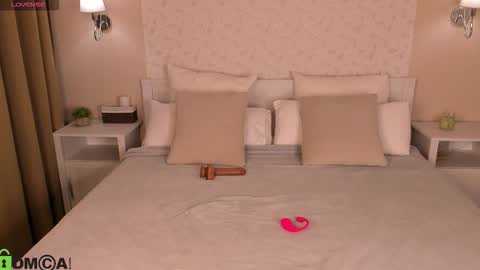 Snapshot of debbie_wools chatting on November 16, 2025, 10:48 pm Jennifer online show from November 16, 2025, 10:48 pm