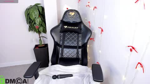 Jennifer online show from April 10, 2026, 12:16 am