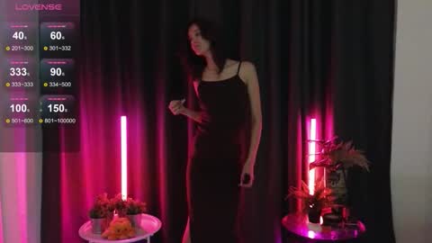 Snapshot of debihenks chatting on November 11, 2025, 5:13 pm Eva online show from November 11, 2025, 5:13 pm