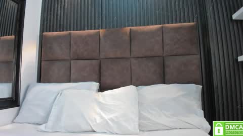 debora_blaze_ online show from April 4, 2026, 8:28 pm