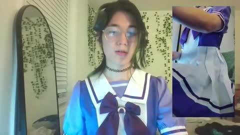 deciduousdoll online show from November 9, 2025, 6:44 am