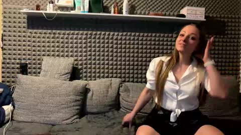 Snapshot of dee_lorrie chatting on March 20, 2026, 7:08 pm Dee Lorrie online show from March 20, 2026, 7:08 pm