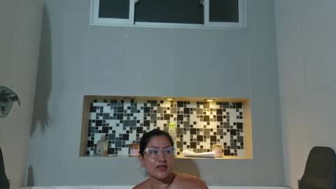 Snapshot of deesseluxure_ chatting on May 14, 2026, 5:25 am Andre online show from May 14, 2026, 5:25 am