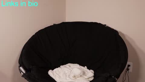 Snapshot of deeyungguy chatting on December 12, 2024, 9:58 pm more content and goodies online show from December 12, 2024, 9:58 pm