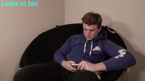 Snapshot of deeyungguy chatting on December 13, 2024, 6:27 pm more content and goodies online show from December 13, 2024, 6:27 pm