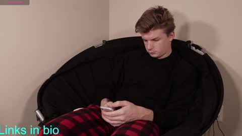 Snapshot of deeyungguy chatting on December 16, 2024, 9:46 am more content and goodies online show from December 16, 2024, 9:46 am