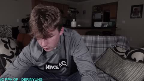 Snapshot of deeyungguy chatting on January 16, 2025, 8:14 pm more content and goodies online show from January 16, 2025, 8:14 pm