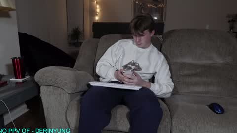 Snapshot of deeyungguy chatting on January 21, 2025, 11:46 am more content and goodies online show from January 21, 2025, 11:46 am