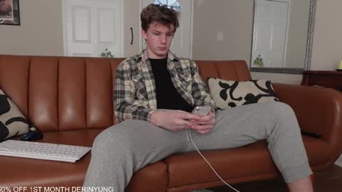 Snapshot of deeyungguy chatting on February 14, 2025, 1:29 pm more content and goodies online show from February 14, 2025, 1:29 pm