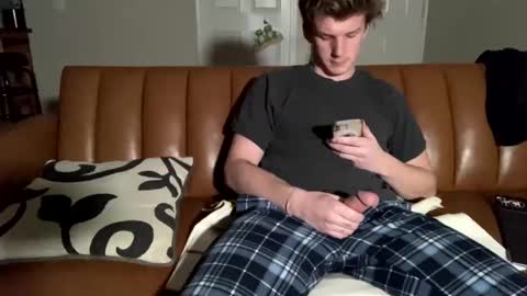 Snapshot of deeyungguy chatting on March 5, 2025, 9:05 am more content and goodies online show from March 5, 2025, 9:05 am