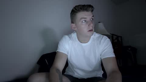 Snapshot of deeyungguy chatting on November 11, 2025, 12:05 pm more content and goodies online show from November 11, 2025, 12:05 pm