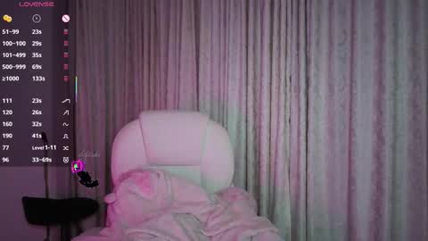 Snapshot of deftsuki chatting on September 12, 2025, 4:23 am Stephanie.e online show from September 12, 2025, 4:23 am