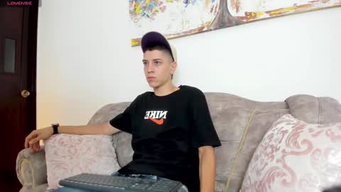 Snapshot of dei_v_48 chatting on January 10, 2025, 7:32 pm DEIVY online show from January 10, 2025, 7:32 pm