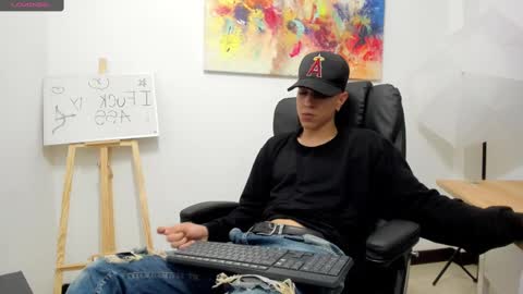 Snapshot of dei_v_48 chatting on February 18, 2025, 11:52 pm DEIVY online show from February 18, 2025, 11:52 pm