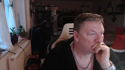 deinprinz2312 online show from December 9, 2024, 7:17 am