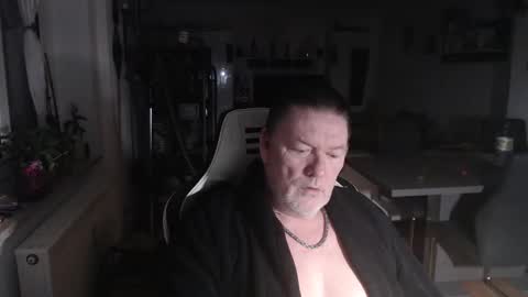 deinprinz2312 online show from March 10, 2025, 4:38 am