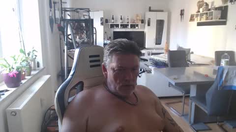 deinprinz2312 online show from March 10, 2025, 1:10 pm