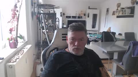 deinprinz2312 online show from October 21, 2025, 12:39 pm