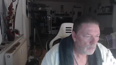 deinprinz2312 online show from October 27, 2025, 5:11 am