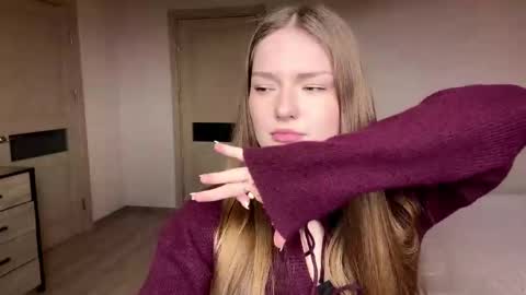 Mila online show from April 8, 2026, 12:27 pm