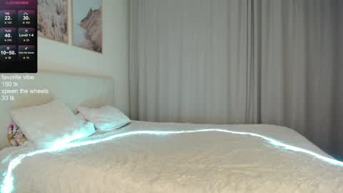 Dia online show from December 11, 2024, 8:39 pm