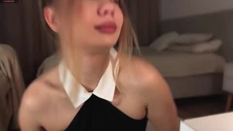 Dia online show from October 30, 2025, 1:18 am