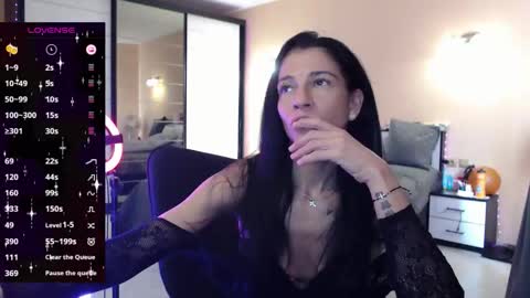 Nicole online show from November 3, 2025, 10:27 am