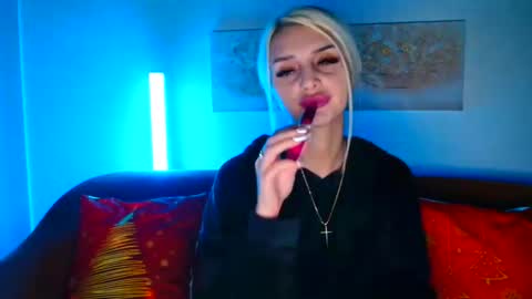 deliciaalove online show from December 16, 2024, 7:54 pm